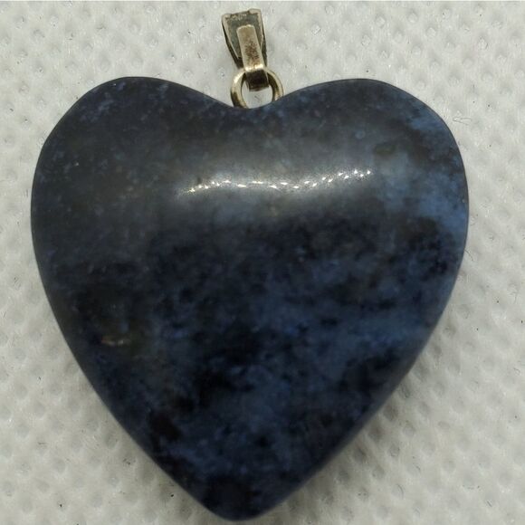 Dumortietrite Stone Heart Pendant - Picture 3 of 3